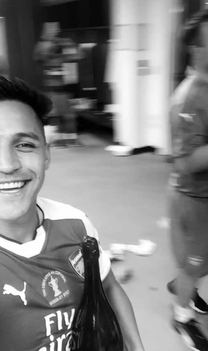 DailyAFC's tweet photo. Alexis Sanchez on Instagram 📲❤️ https://t.co/1mchWZA6eB