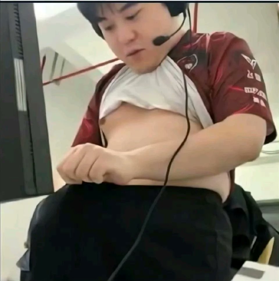 itzsagka's tweet photo. Jee got fined for inspecting the AWP mid-game. 💀 https://t.co/4EtTZXMq6f