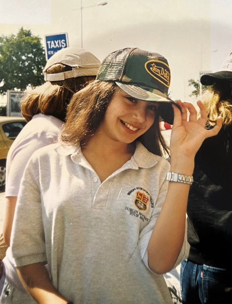 olipixen_'s tweet photo. She is such a cutie awwuwjgh happy bday charli https://t.co/24JPE3Pufx