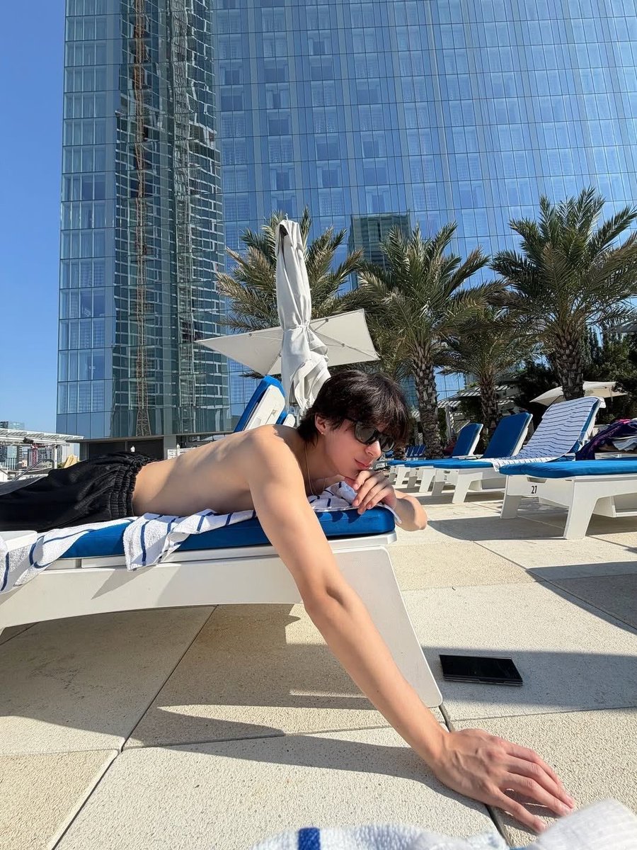 MeeskaMooskaMic's tweet photo. GREECE LOOK DAY #1 BECAUSE IVE BEEN IN THE WATER ALL DAY I GOT SO MUCH SAND BETWEEN MY BUTT CHEEKS I HAD TO GO TO THE POOL ☺️🐠🏝️🏊‍♂️🩳🤿🐡 https://t.co/7gFZ7rPzWu