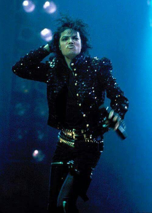 mjsthrillerx's tweet photo. i don’t talk about this look enough. https://t.co/TO01t8ZfOo