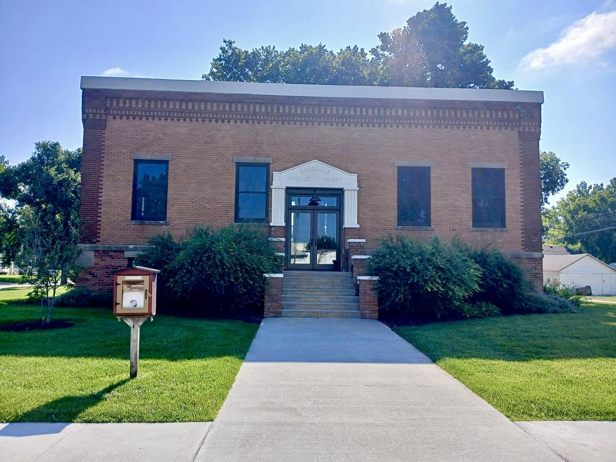 John_L_Harmon's tweet photo. Another town!
Another set of books placed into a Little Free Library! 
Another couple of books donated to a public library! 
📚 
This time in Burwell, Nebraska! 
#littlefreelibrary 
#garfieldcountylibrary 
#burwellnebraska
#carnegielibrary https://t.co/HW5iCYsHmj