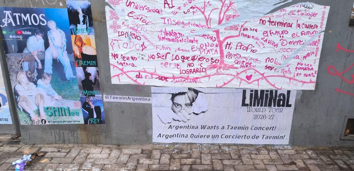 TaeminArgentina's tweet photo. 🇦🇷 ¡Argentina alza la voz por Taemin! 🇦🇷

Hoy, desde Taemin 태민 Argentina, dimos un nuevo paso en nuestro sueño de ver a Taemin en nuestro país.

Colocamos este mural para demostrar que Argentina quiere ser parte del #TAEMIN_WORLDTOUR 2026–27

Necesitamos de toda la comunidad:

💙 Compartí esta publicación.
🤍 Sumate a la campaña.
💙 Hagamos que nuestra voz llegue cada vez más lejos.

Argentina is ready. Argentina is waiting.

#TAEMIN #태민 #TAEMINinArgentina #TAEMIN_LiMiNaL
@Taemin_Xoalsox_ 

📍Barrio Chino, Belgrano, CABA.