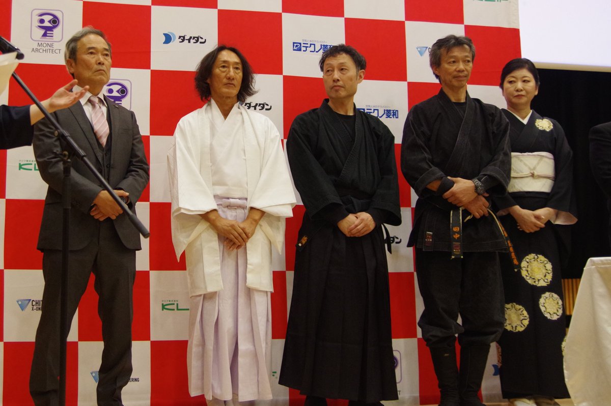 nin_gig's tweet photo. 大会でスポットライトを浴びる主役は競技者の方々でいらっしゃいますが、『場』が無かったならば光も生まれず…　
今大会にお力添えをいただきました、役員の先生方です。心より御礼申し上げます。#世界棒手裏剣競技大会 https://t.co/SV2no0sj4q
