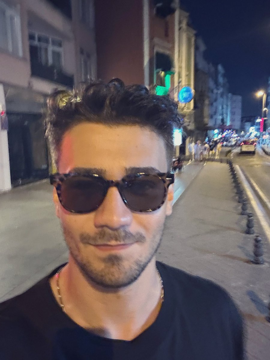 Em7ileri's tweet photo. Kadıköyde 500 promil sırıtan kısık sesli lavuk bendim https://t.co/93BIvtjIMD