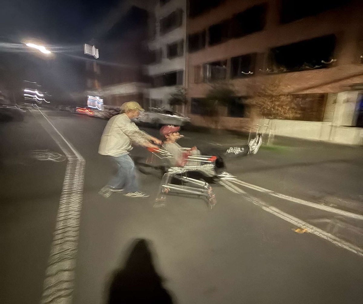 clubleviticus's tweet photo. aww joestacy recreating this scene in real life is so cute https://t.co/ohvKkc4cbX