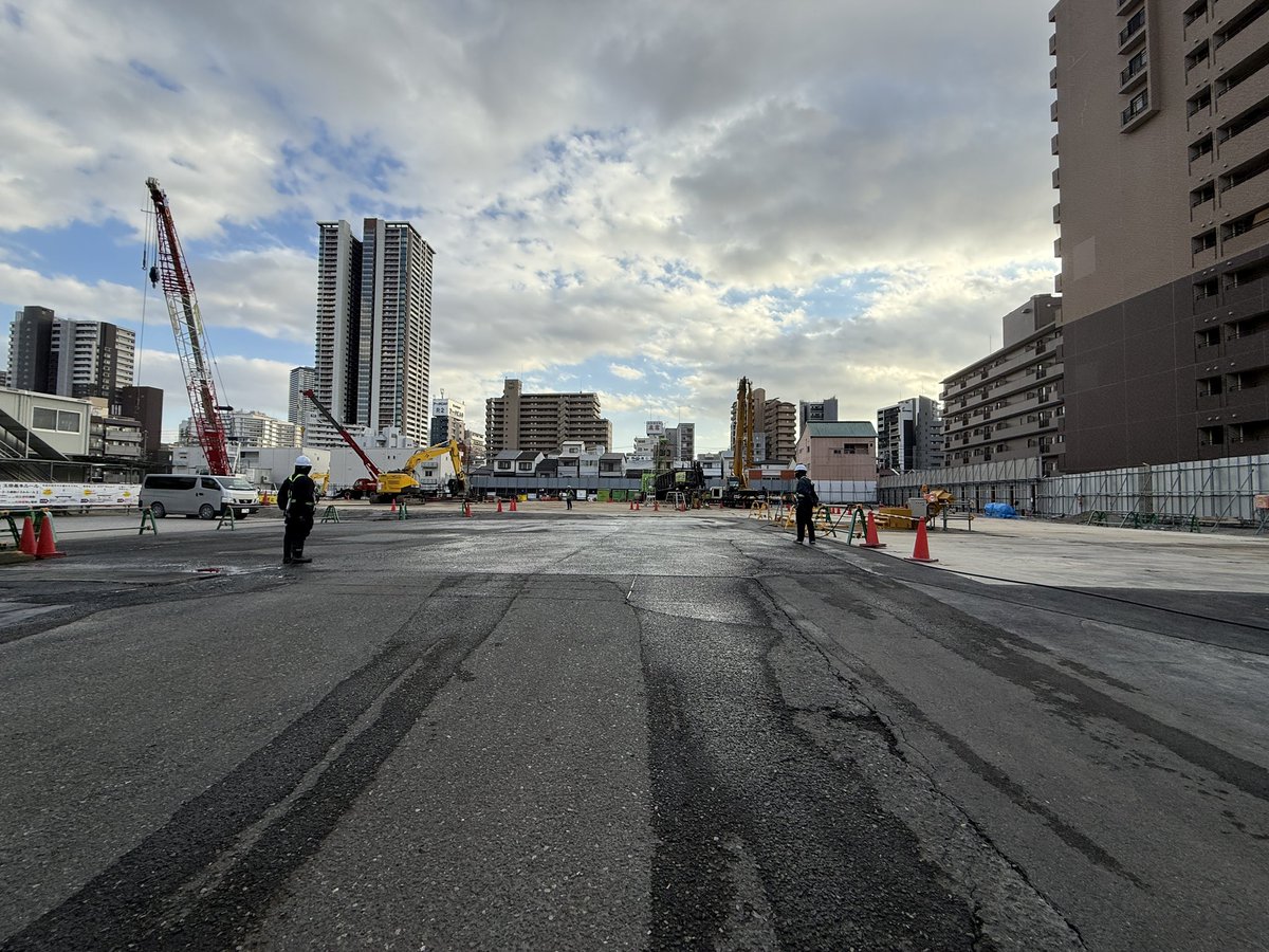 kmsugoroku's tweet photo. ジオタワー大阪福島！

51階建て、612戸
4線利用可能
2030年7月入居
普通借地権…

角部屋はトレンドのラウンド型で角部屋が特に人気になりそう。
間取りや仕様は期待したい！！

https://t.co/HgsEgMKEK9 https://t.co/7xhwI4IFLI