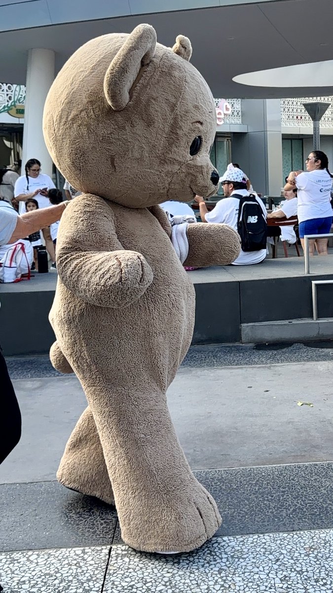 DAPs_Magic's tweet photo. Our CHOC Walk coverage would not be complete without a shot of CHOCO Bear, and a final selfie with the members of Team Daps Magic. Look for full coverage of the day, with video, at https://t.co/5oLsOWEi77.
#CHOCWalk
#dapsmagic https://t.co/qtvj319hp8