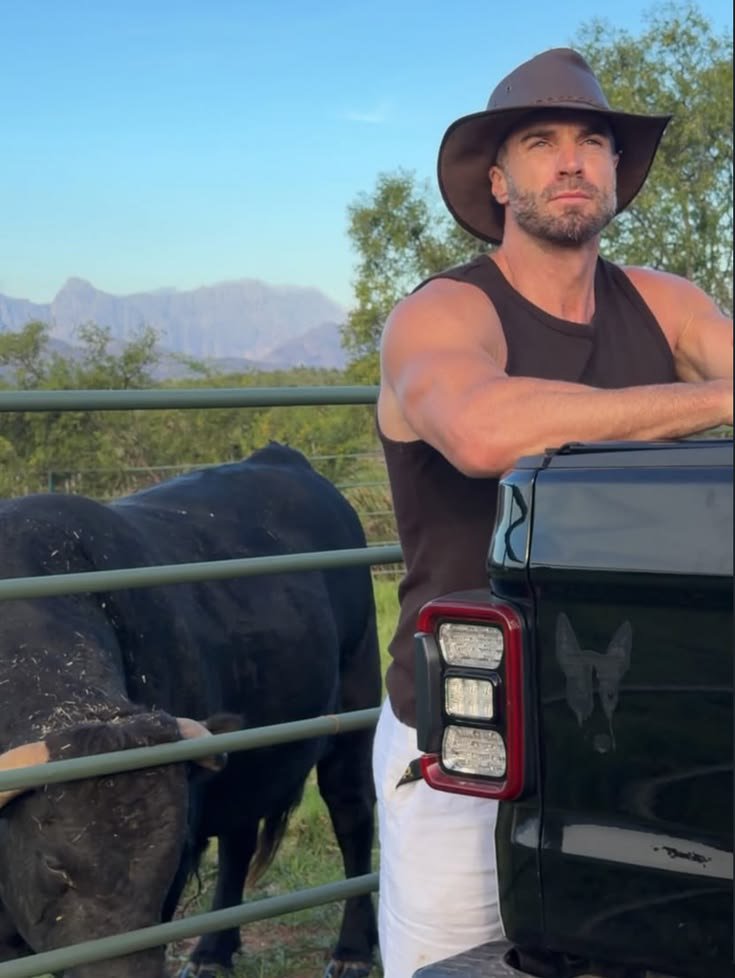 Jeffshlgan's tweet photo. If I'm not on the farm, I'm at the gym. That's me. https://t.co/hHGYODY642