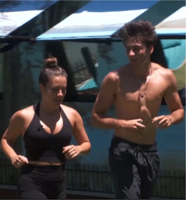 TheBigBroTea's tweet photo. Who are we voting to get the BB Time Capsule this week? #bb28 https://t.co/fmUPyQAHFI