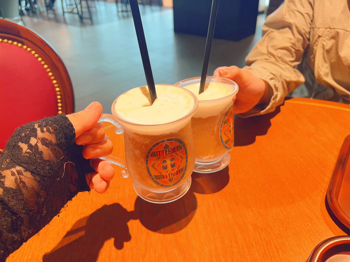 aya_dilaft's tweet photo. ここでしか飲めない

限定『バタービール』も❗️

甘くて、とっても美味しかったよー₍ᐢ⸝⸝› ̫ ‹⸝⸝ᐢ₎

※ノンアルコールだよ🤭

#女装  #女装男子  #ハリーポッター https://t.co/iGpXJDYQxZ