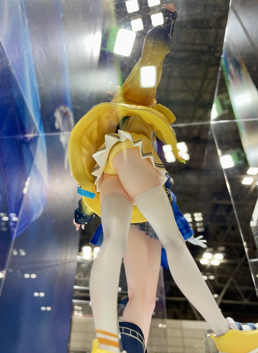 MM_kaishain's tweet photo. フィギュア展示会でのローアングル撮影は膝を酷使するので、
準備体操は大事
”フィギュアの“ローアングル撮影はスポーツだ⁈
不倫は文化だ、みたいなグレーゾーン？だけど💦

天晴ひなた&amp;雨海ルカ
1/7スケールフィギュア https://t.co/FEtIBVHqtg