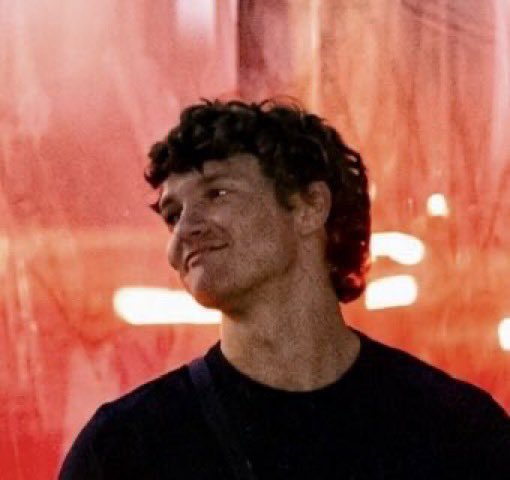 hudconcentric's tweet photo. two photos with the same energy https://t.co/KcoiKf8SUM