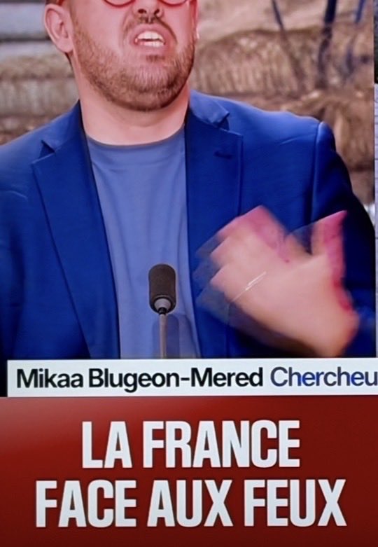 VirginieMartin_'s tweet photo. Du jamais vu !!!! 😵‍💫😵‍💫😵‍💫
Un “chercheur” / “consultant” qui change de spécialité au fil des jours 😂
- un jour spécialité du Maroc 🇲🇦 
- un jour spécialiste des feux 🔥 
- un jour spécialiste de l’Ukraine 🇺🇦 
Et les bandeaux de BFMTV qui changent au fil du temps https://t.co/vmoSNUeM2G