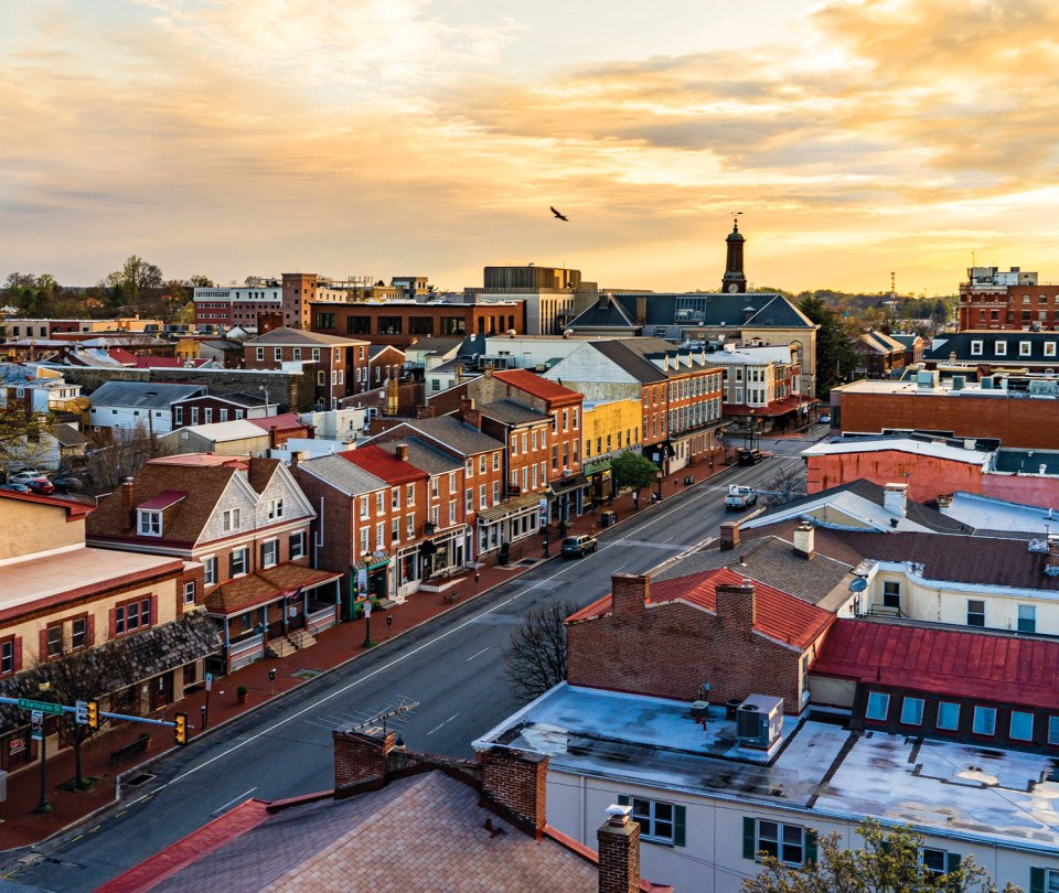 bobbyfijan's tweet photo. Jim Thorpe is pretty, but it's a tourist city

The *better* example is West Chester, which is a historic downtown, county seat and has a 18,000 student university. Tons of beautiful rowhomes, and it's on the edge of being a commute from Philadelphia AND farmland of Chester County https://t.co/5VTu9YSTyt