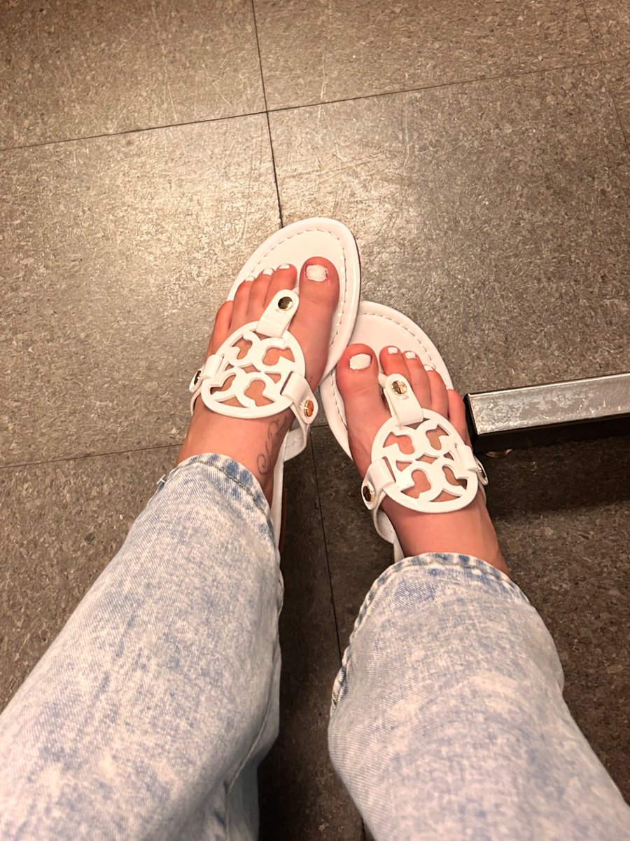 Milygodess's tweet photo. Where my feet lovers at https://t.co/DnH6EEQP8D