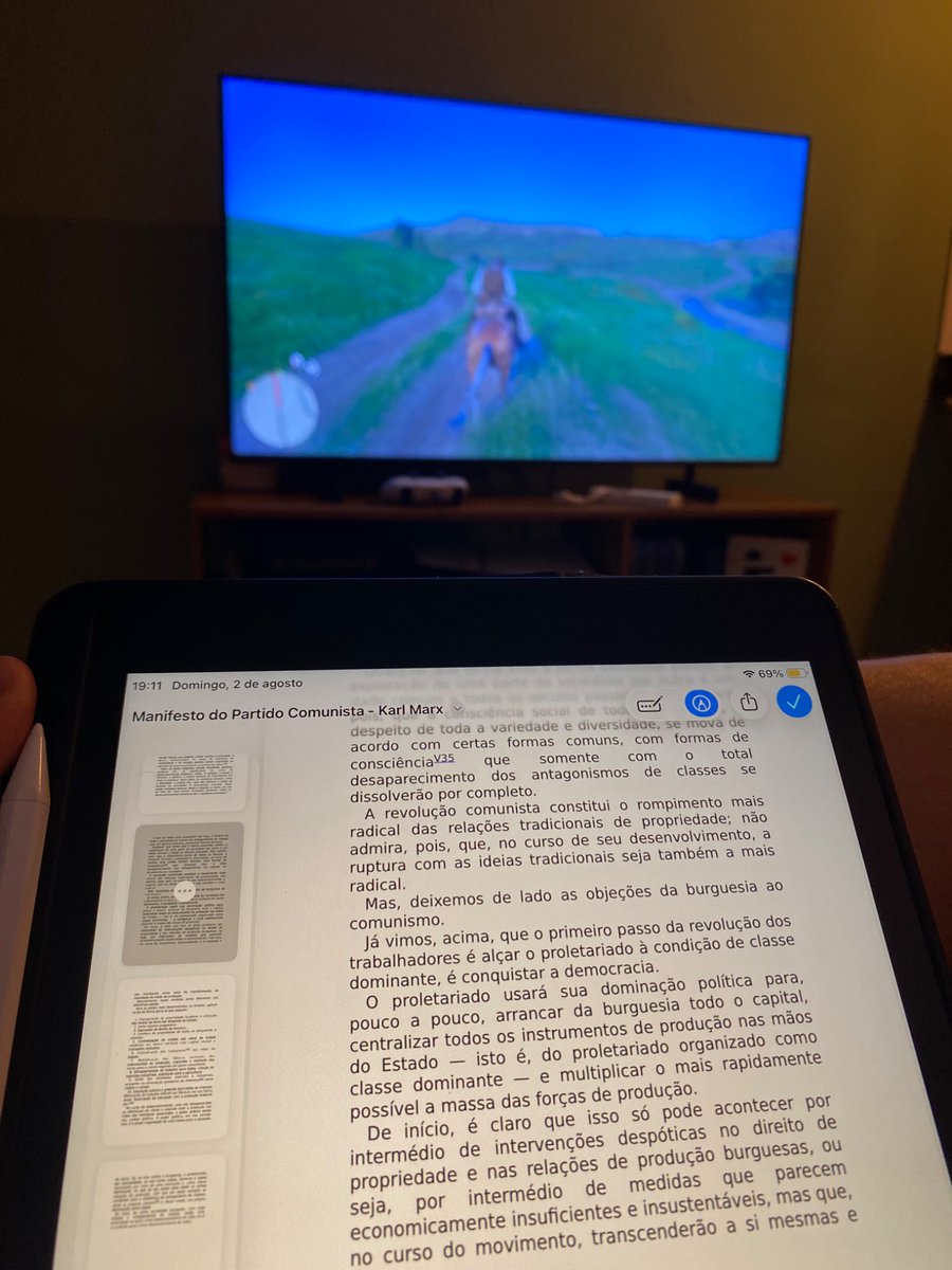 chasemadu's tweet photo. Dominguinho à noite, uma friaca danada, estudando pro meu TCC enquanto vejo a Ana zerando RDR … a vida presta gente https://t.co/MDUYQgNbhX