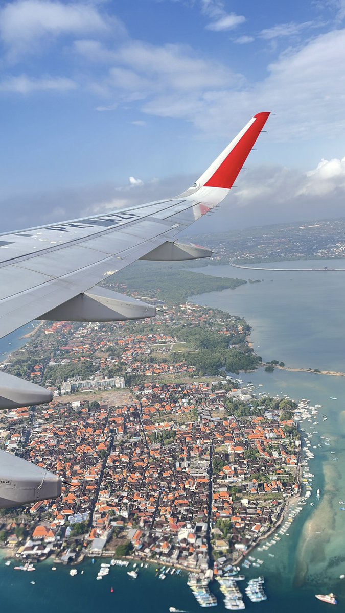 ffi0_q's tweet photo. ✈️🌃🌴🌊 https://t.co/pqHz6KR7FD