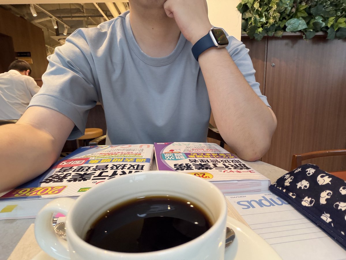 migimaru0729's tweet photo. 3月から始めた通訳案内士の勉強。正直、今月試験なのですが、まだまだ追いついていません。
今年は厳しいかもしれない。それでも最後までやり切り国内旅行業務には絶対受かりたいな。
頑張ります。📚☕️ https://t.co/Vf43wicQEE