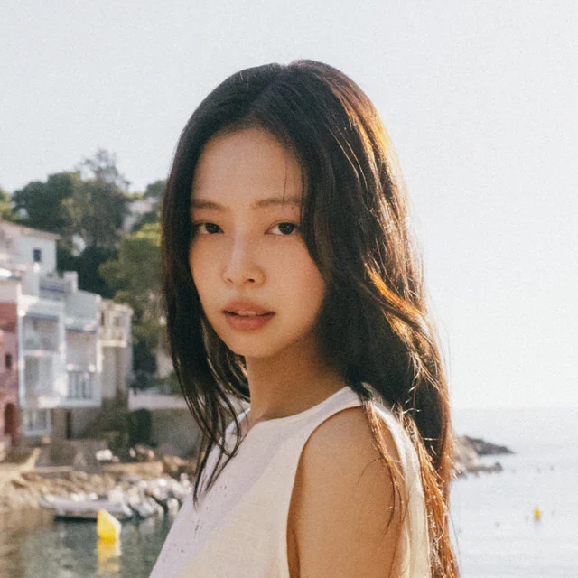 kchartsmaster's tweet photo. "Less than a Lover" by JENNIE debuts at #5 on this week's YouTube Music Chart South Korea with 2,748,498  streams. https://t.co/vxv6FfMeEy