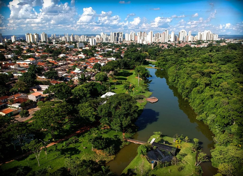centralreality's tweet photo. DO BBB PRA VIDA! Ana Paula Renault e Juliano Floss escolhem Goiânia para receber os apartamentos conquistados durante o BBB 26. https://t.co/jFoF677NFj