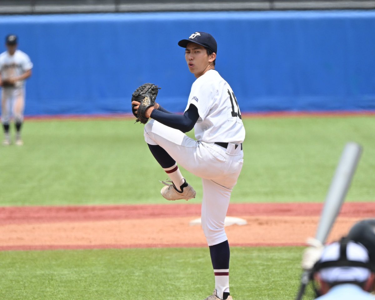 bluamabase's tweet photo. 奥山慎太郎　八王子実践３年
八王子実践では２年秋までは内野手としてプレーしていたが、３年春からは本格的に投手に転向。３年夏は背番号10をつけ、佼成学園戦で２失点完投、決勝の創価戦で９回途中無失点の好投をみせ、塚原との２枚看板でチームを初の甲子園に導いた。#本日の選手紹介 https://t.co/M3TvzVP2NH