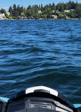 Warrecswers's tweet photo. I want to jump right in! Jet skiing! Just one word: super! worth it! Stunning lake views and the thrill of speed
#seattle #Waterfront https://t.co/zoDM12Vfxb