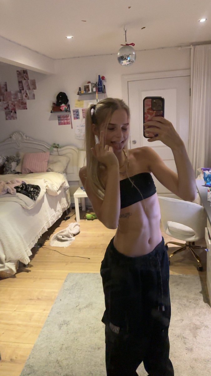 saviisspoiledd's tweet photo. hii guys i just woke up and im about to head to lunch i wonder which loser is going to bless me today🤪 https://t.co/9WUV5qAP6c