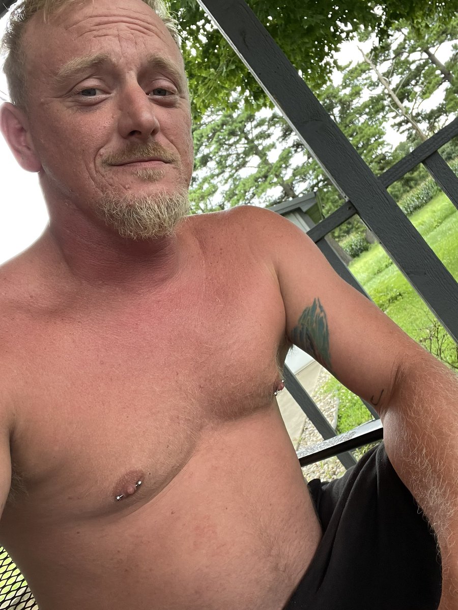 Codewayne812's tweet photo. Happy Sunday fuckers https://t.co/JXam0NGS3O