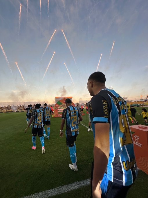 ElProdeOriginal's tweet photo. @DiegoSalice_06 @mibanez_lp @rolasserre @MartinTrovatto @agustincastro15 @ALeonart @clotacge @ezepetricca22 @leosadako #CopaDoBrasil 🇧🇷 | OCTAVOS DE FINAL
#Mirassol 1-1 #Gremio
Pleno @agustincastro15 y @ezepetricca22 https://t.co/F6CoFRlDLU