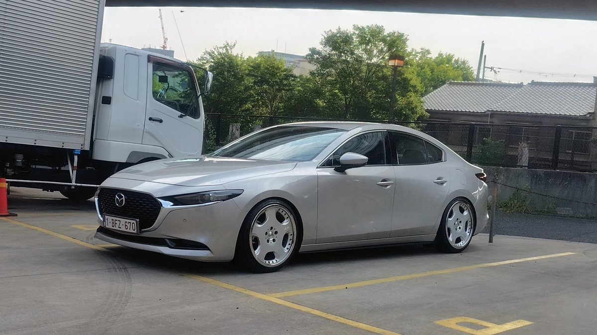 keichan_615's tweet photo. やっと車洗えたからプレートつけて記念撮影
#MAZDA3Day https://t.co/e1MrjFMzoN