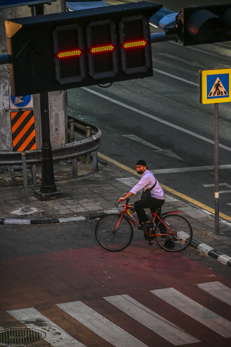NatSornsamran's tweet photo. แยกราชประสงค์ กับคนที่ใช้จักรยานแทนการเดินหรือใช้รถ
-Nikon z50ll https://t.co/ZVBLZVAvfS