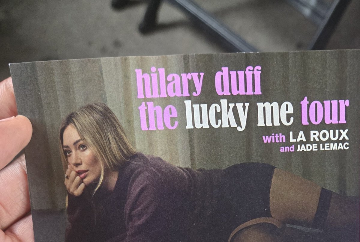 DWEUnseenBling's tweet photo. #Hillaryduff https://t.co/HBOKfYq7xu