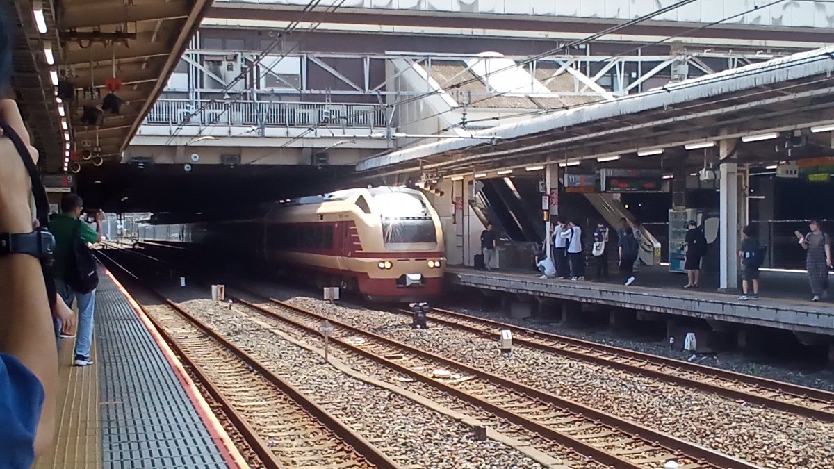 Sechiro910's tweet photo. 2026 8/2.3でE653系わ4編成見れた！ピンクは初めて見ました！(1.2枚目は8/2 日の大宮駅 3.4枚目は8/3 月の宮原駅) https://t.co/yUukVD2kqc