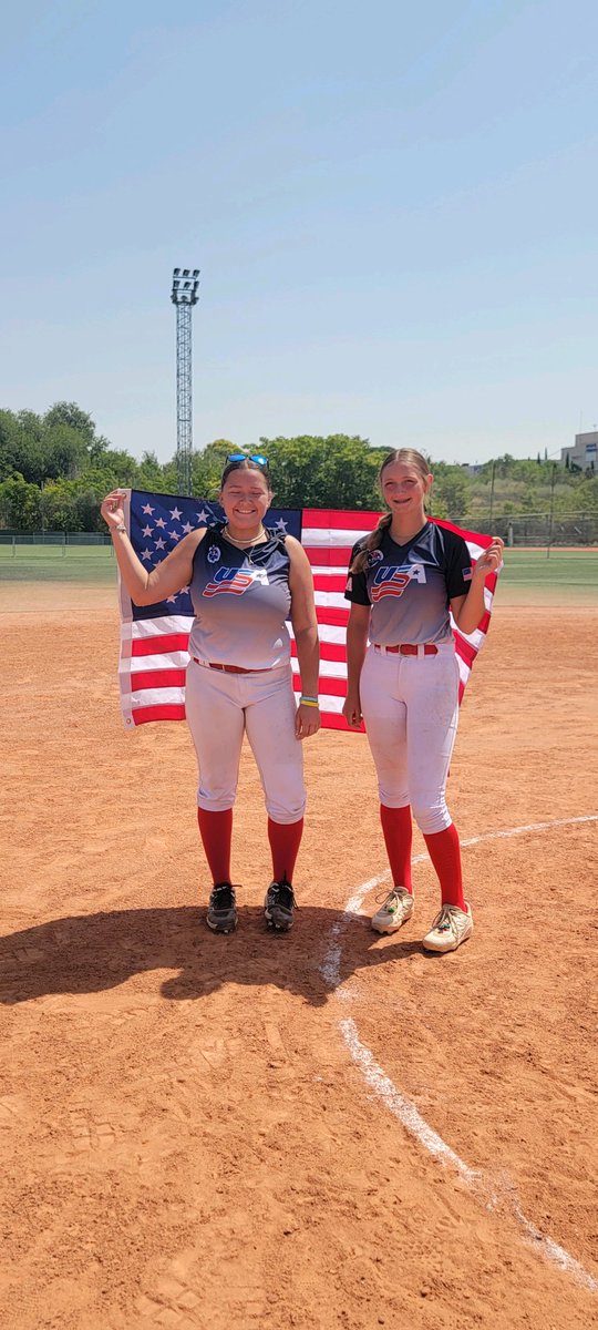 Kennedy_Coop17's tweet photo. Some action shots from πΊπΈvsπͺπΈ #softball #catcher #kb17 https://t.co/0I0Dh1ikC6
