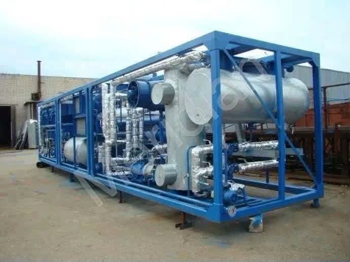 MGL_nomadic's tweet photo. 🔴 Иргэн Ч.Пүрэвсүрэн: Түүхий нефть-нээс бензин, дизель  түлш нэрж гаргадаг ердөө л контейнер дотор багтдаг маш бага оврийн мини-нефтийн үйлдвэрүүдийг 100 ширхэгийг оруулж ирээд Тамсагбулагт байрлуулахыг засаг төр зөвшөөрөөч манай залуу бизнесменүүдэд! Ийм жижиг үйлдвэрүүдийг бэлнээр нь тээвэрлэж авчираад л 2 хоногийн дотор шууд л бензин гаргаж эхэлнэ ш дээ! 1 ширхэг нь л 1 хоногт 5 тонн бензин, дизель  гаргадаг шүү. Үүнээс томууд нь хоногт 50 тонн түлш гаргадаг ч байна. Боломж бол зөндөө байна даа, даанч МУ-ын төр засаг нь энэ боломжуудыг ард түмнээс нууж авдартаа хав дарчихаад хөдлөхгүй, дэлхийгээр нэг бензин хайж гуйж явах юм даа, ичмээр ...