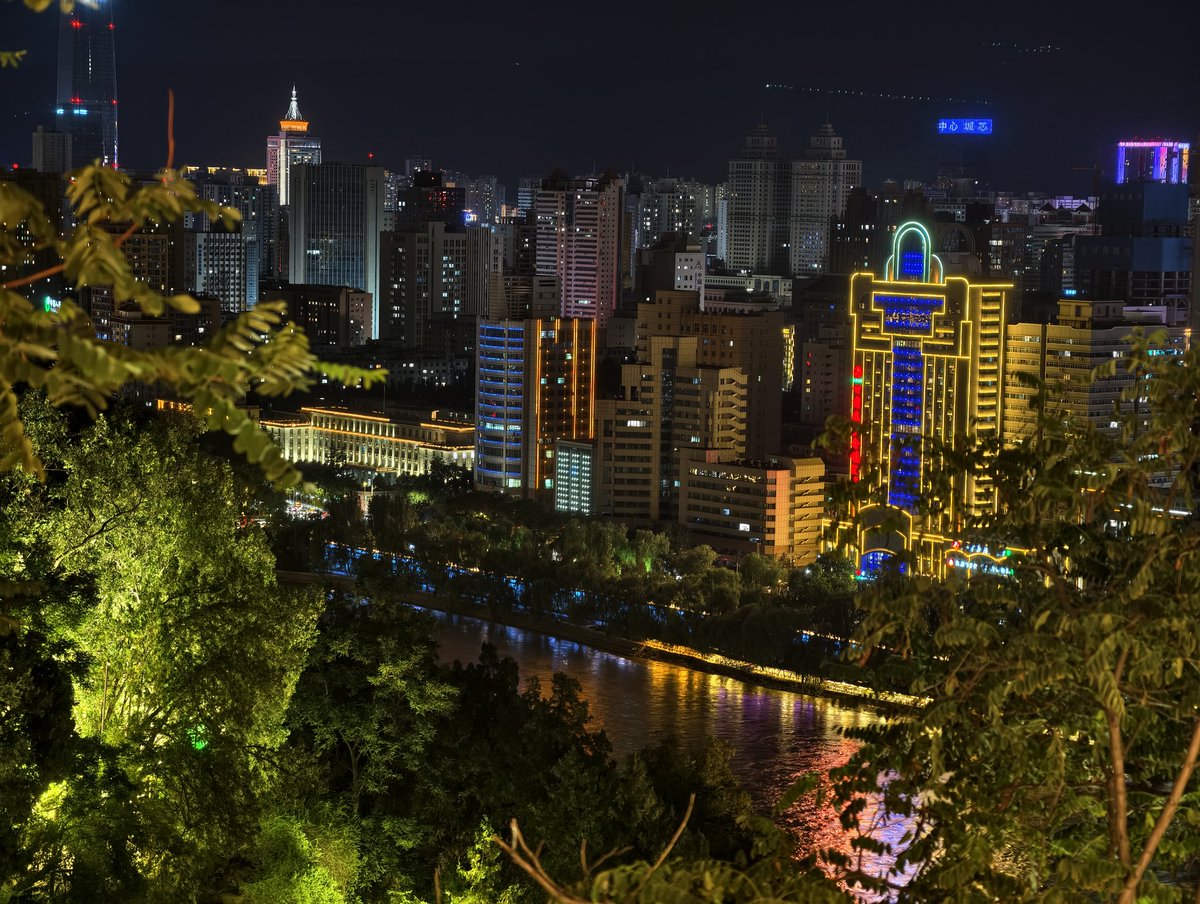 CencenYao's tweet photo. 俯瞰兰州夜景～ https://t.co/vIzHDuh7Pp