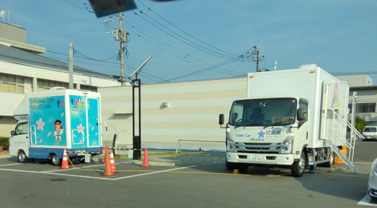 plookplookplook's tweet photo. 福岡県、奈良県桜井市のトイレカーにお世話になりました。
��水だからコンビニでもトイレ使えないのですよ。
♯宇土市役所
♯仮設トイレ
ウォシュレットだよ https://t.co/RiADjphYyJ