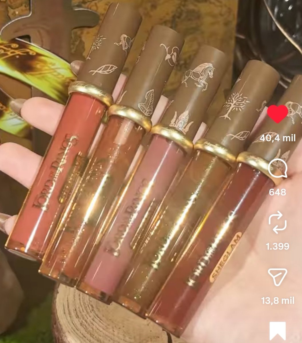 leafevalin's tweet photo. ACABEI DE VER QUE O UM ANEL DO GLOSS SAI 

DETALHES QUE ENCANTAM https://t.co/zZckpen1Mn