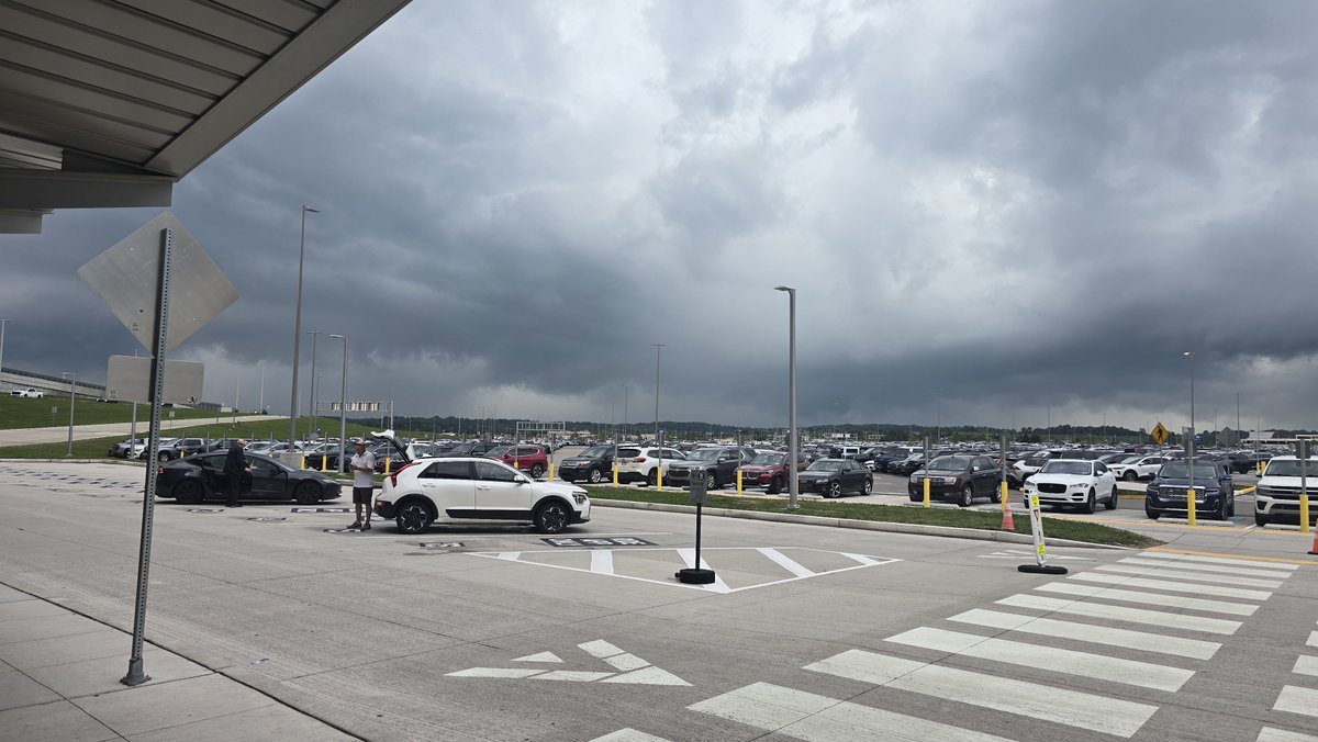 HipHipHoratio's tweet photo. @NWSPittsburgh looking ~west from pgh int airport at 5:45 https://t.co/1A3mGSOz6p