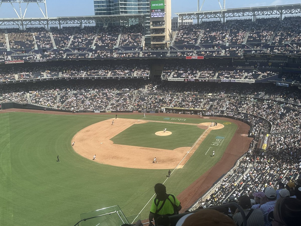 markosbeard's tweet photo. Lovely day for the nosebleeds. https://t.co/GQl0aq4jkd