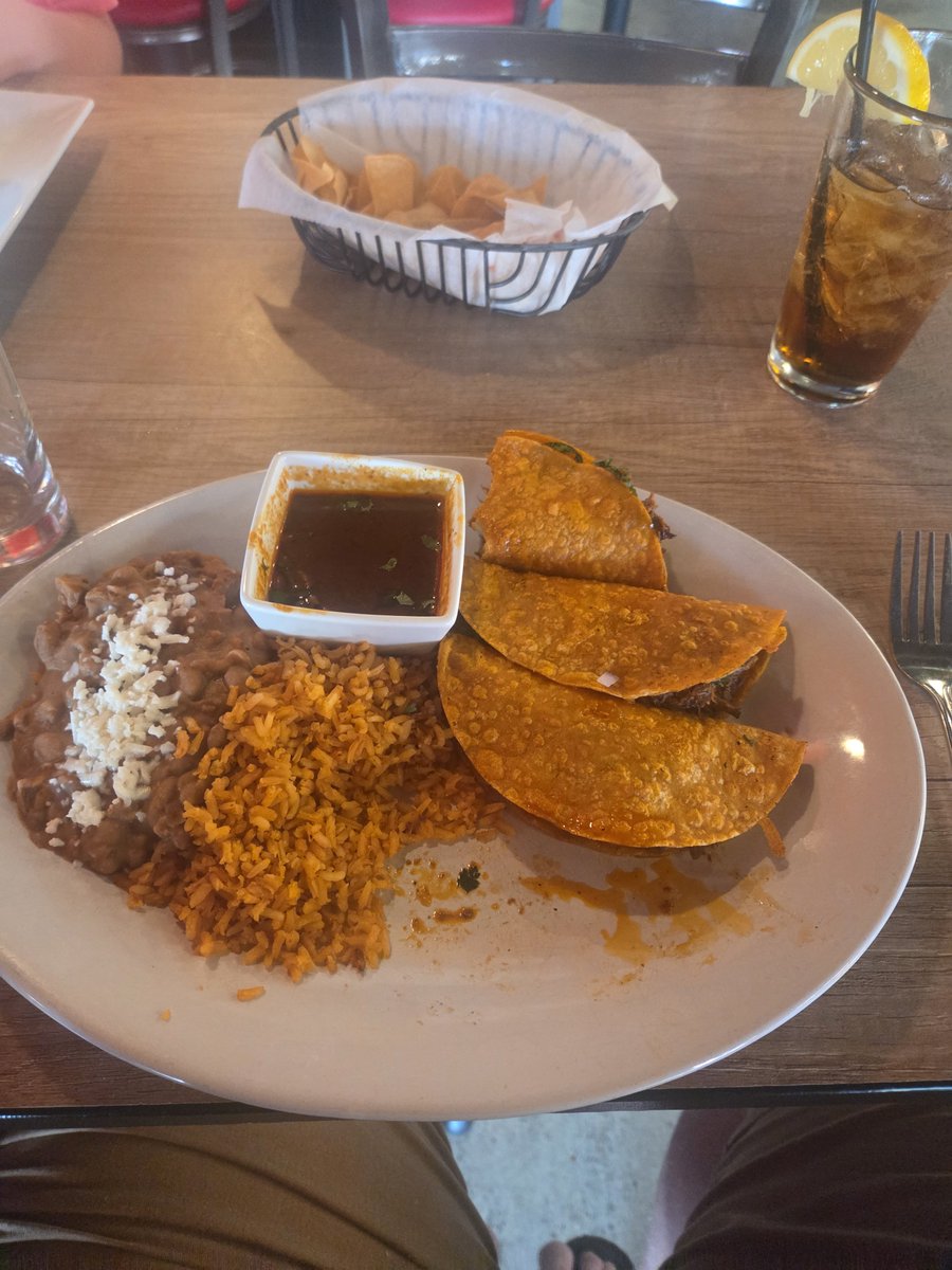 ISU145's tweet photo. Life is good #tacobarlife #daddydaughterdate https://t.co/crEBPuuldK