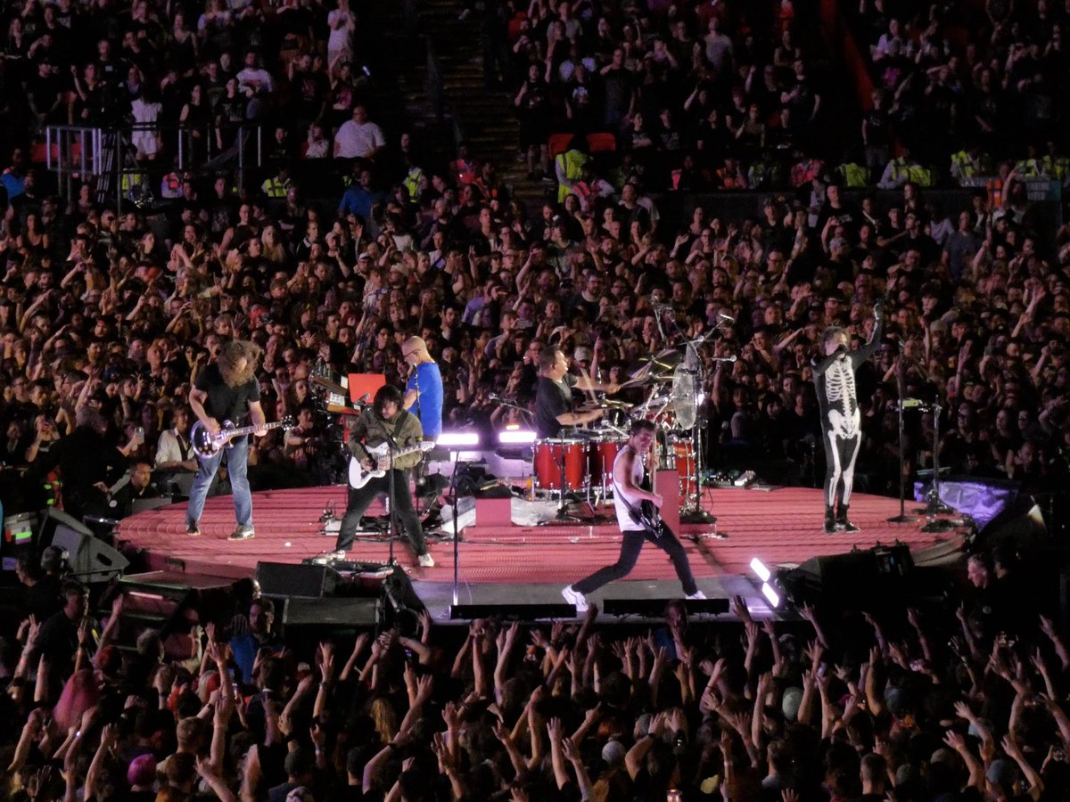 Alexa_w_99's tweet photo. How long?
Til we find our way in the dark and out of harm
You can run away with me anytime you want 

My Chemical Romance - 7/10/26 - London 
The Black Parade 2026
Wembley Night 2 https://t.co/AoMHoGuhkX
