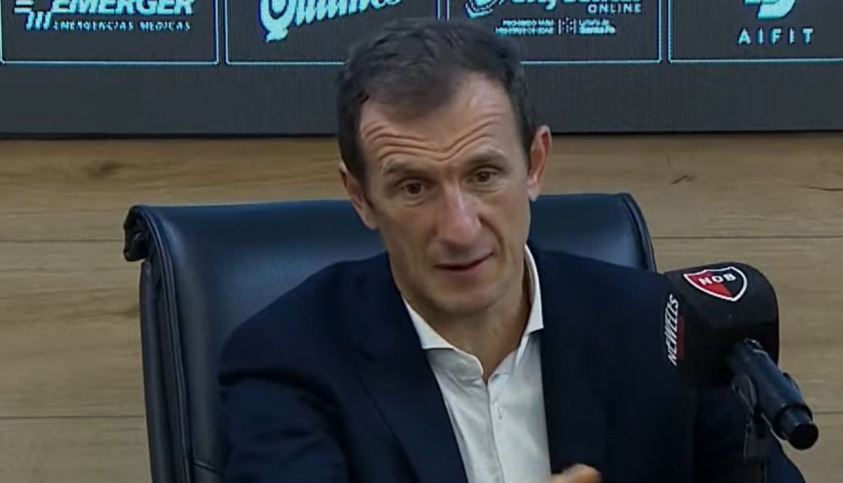 Labocatw's tweet photo. JUJUJU RE CALIENTE EL VASCO CON LA DIRIGENCIA 

"Hoy NO SOY un entrenador, soy un seleccionador que elige a los jugadores para el partido siguiente, pero es lo que hay, asumí esto y no tengo por qué esconderme.". https://t.co/XHz653WulZ