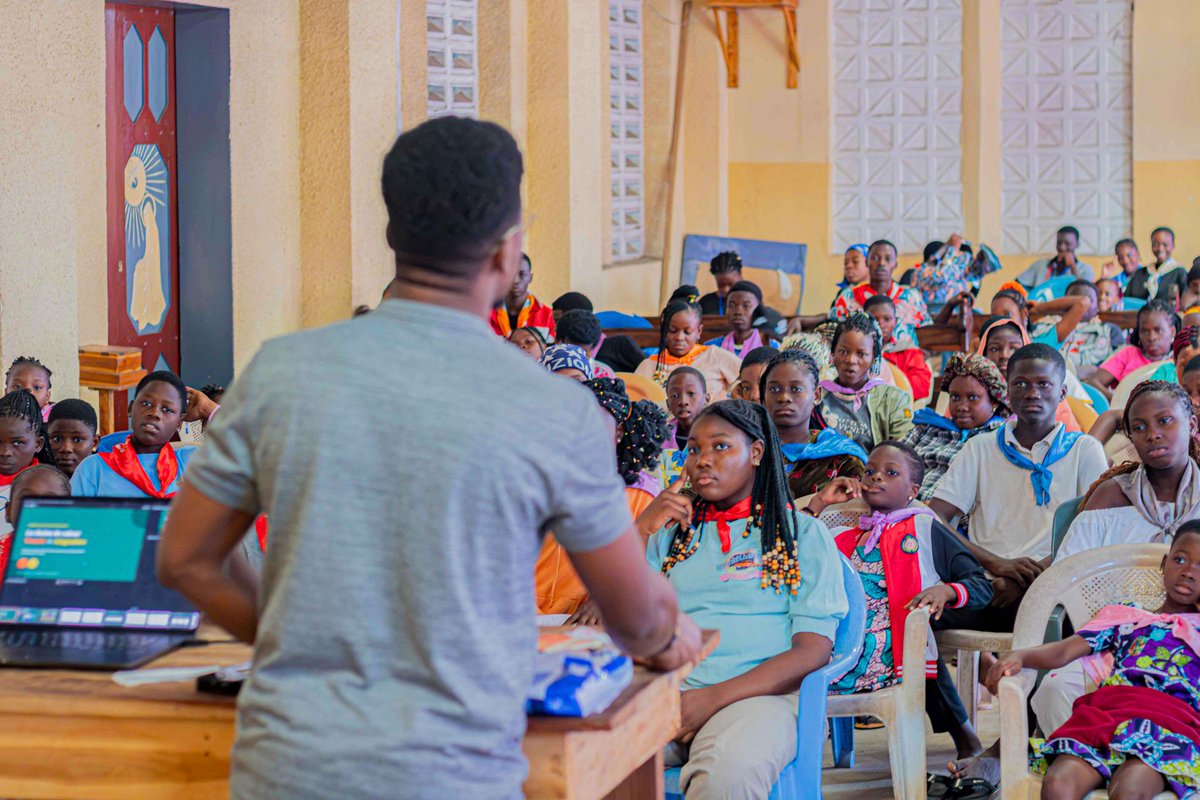 DuSol_tg's tweet photo. 🍅🫚 Formation sur les chaînes de valeur tomate & gingembre au camp « Bâtir Ensemble », suivie d'une simulation grandeur nature : producteurs, commerçants, banque, consommateurs, entrepreneurs. #DUSOL #Togo https://t.co/36e1PsLnZj
