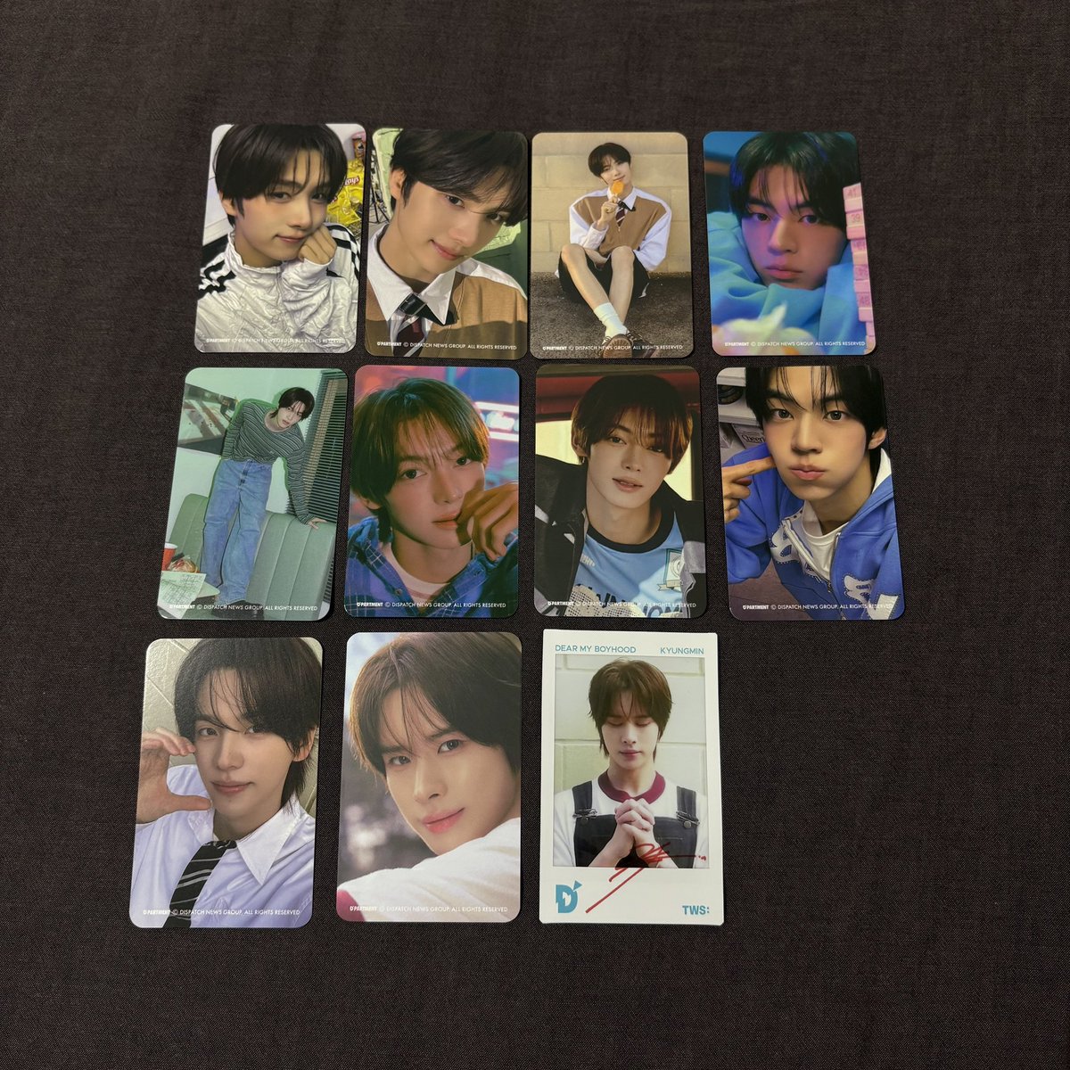__enn00's tweet photo. TWS D'ICON DICON POPUP トレカ　チェキ

【譲】 1.2枚目

【求】ジフン（3枚目）
2枚目ドフンはもう一種ジフンのみ交換

郵送or9月6日神戸会場での交換希望です。リプ、DMへお気軽にお声掛けください。
#TWS #TWS交換 #ジフン交換
#DICON交換 https://t.co/uAsaX6bdXN