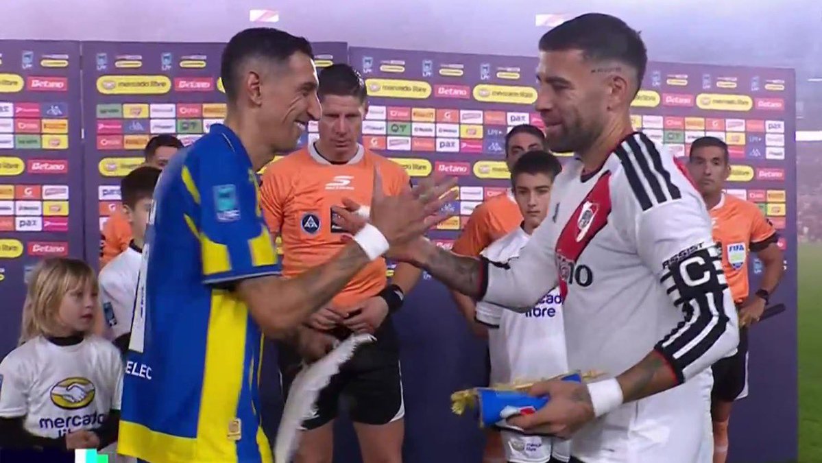 AlbicelesteTalk's tweet photo. Di María and Otamendi 🫂❤️ https://t.co/oV2MqA7fKs