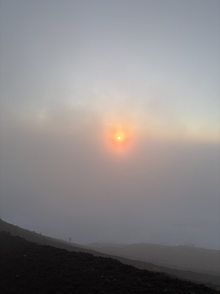 chicchichucchu's tweet photo. 富士山登った！ https://t.co/xrvFYB83tc
