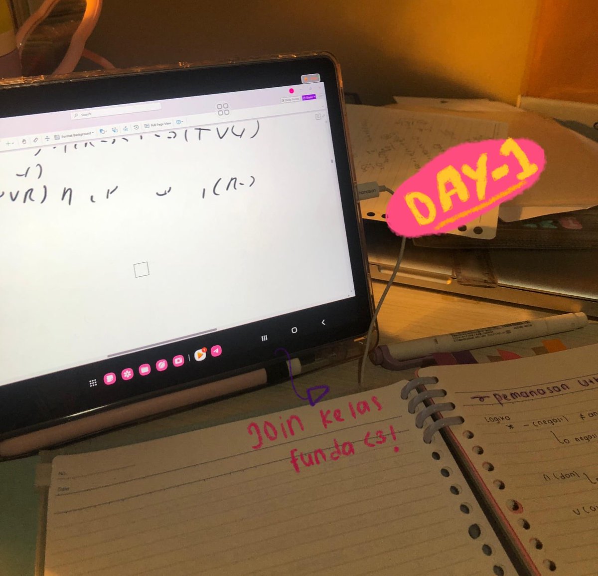 studwithdearest's tweet photo. 020826 ⋆.˚ ᡣ𐭩 .𖥔˚ || day - 1 belajar utbk 2027 🤸🏻‍♀️🤸🏻‍♀️ setelah berisitirahat lumayan lamaa ✌🏻✌🏻akhirnya aku mulai belajar niehh bosh #mantap karena baru mulai jadi aku pemanasan belajar funda logika dan matematika 💌 btw ini aku ikut kelas gratis yah SUPER FUNN 🦸🏼‍♀️ #studytwt https://t.co/3pkzm2oSDA