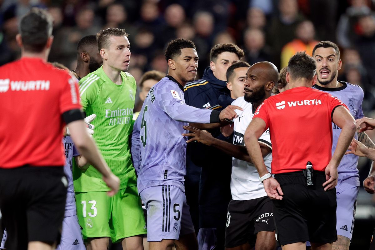alfuhann's tweet photo. @asepsetobrie lu gatau apa jude pernah dikartu merah gara gara ngomong “its fucking goal” ke wasit pas goalnya dianulir https://t.co/vFiBa23pZC